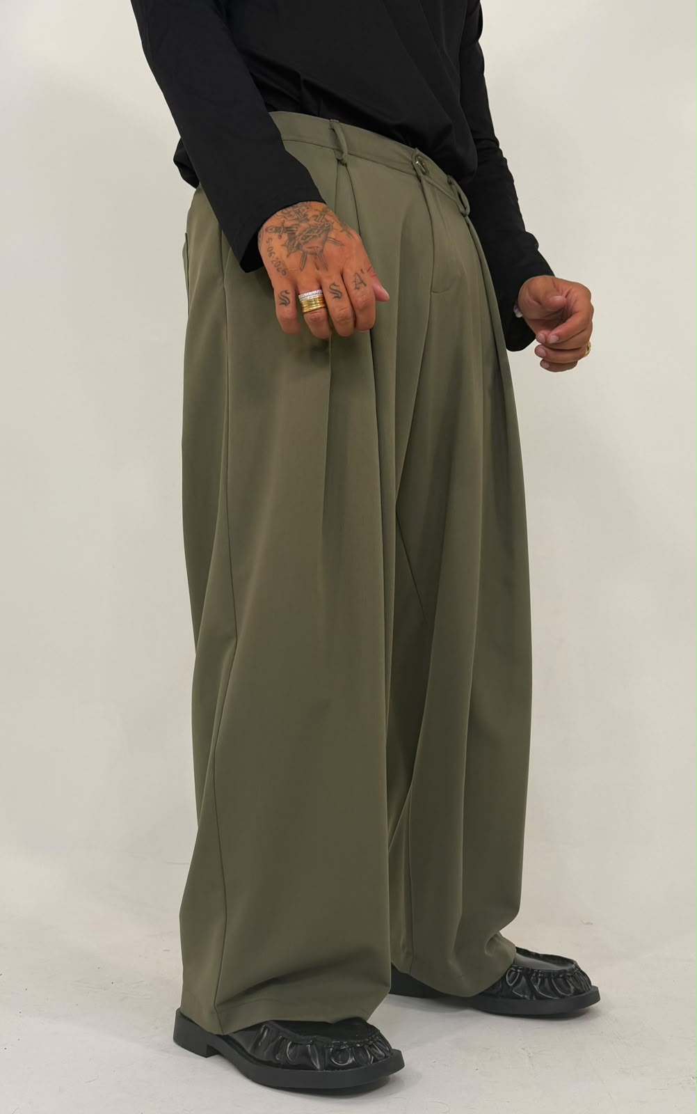 PANTALONE FONDO AMPIO CON PINCES