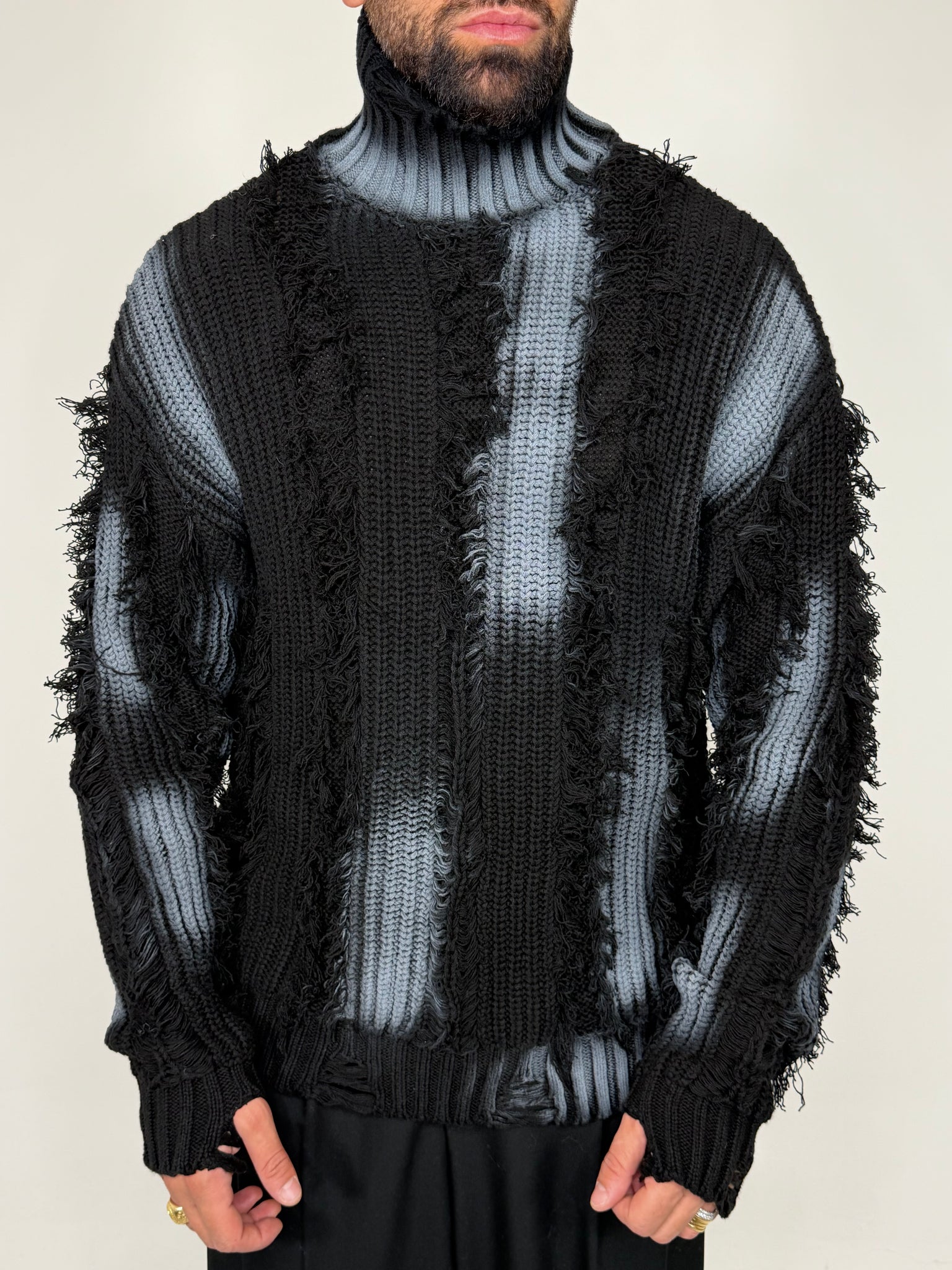 Maglione con abrasioni