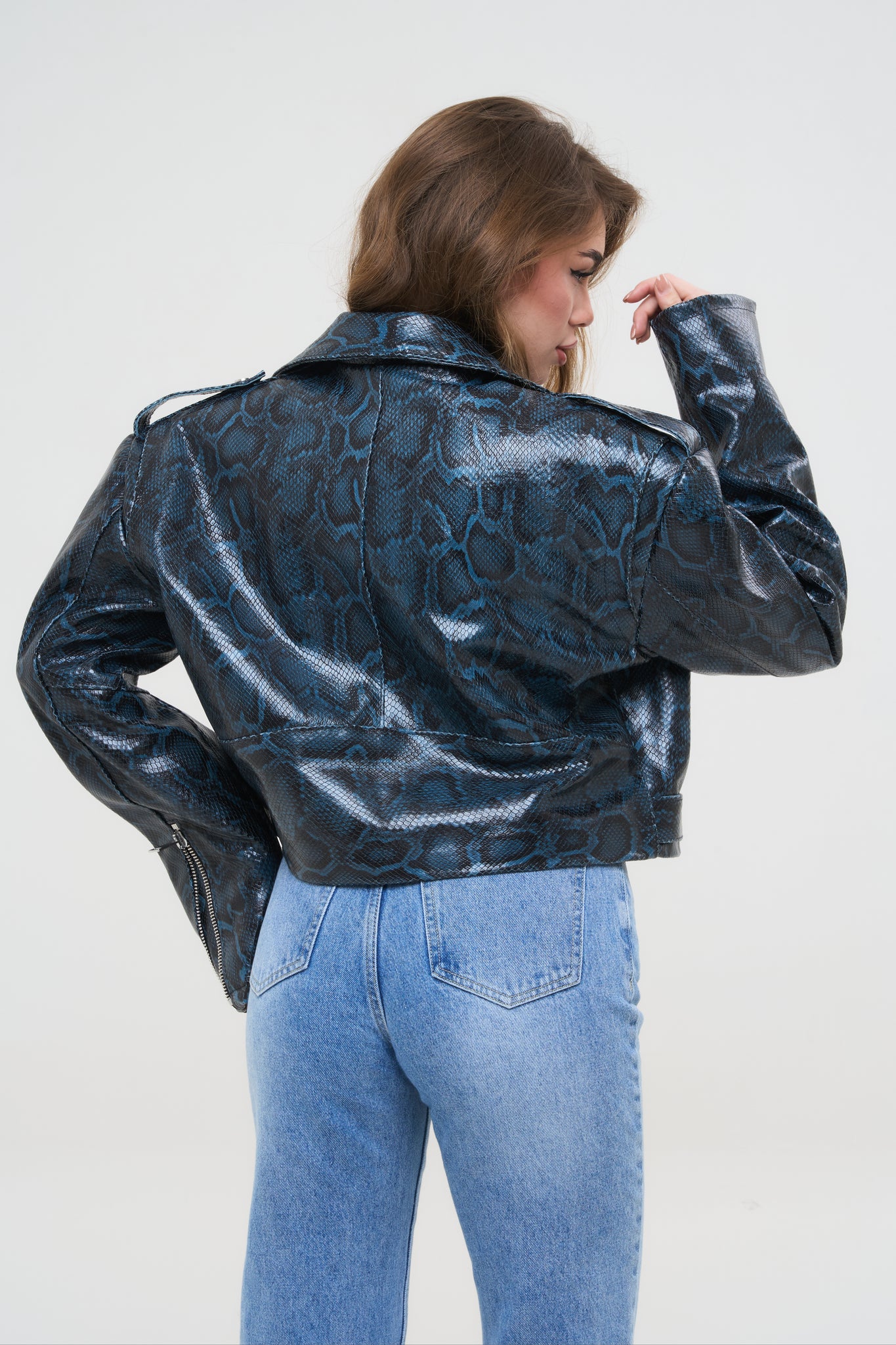 CHIODO CROPPED SPALLINA PITONATO BLU
