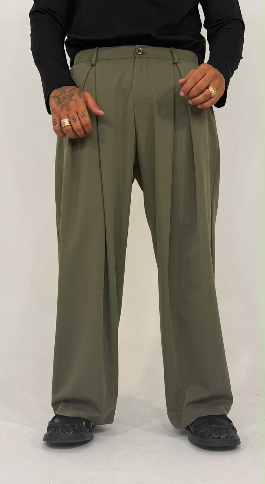 PANTALONE FONDO AMPIO CON PINCES