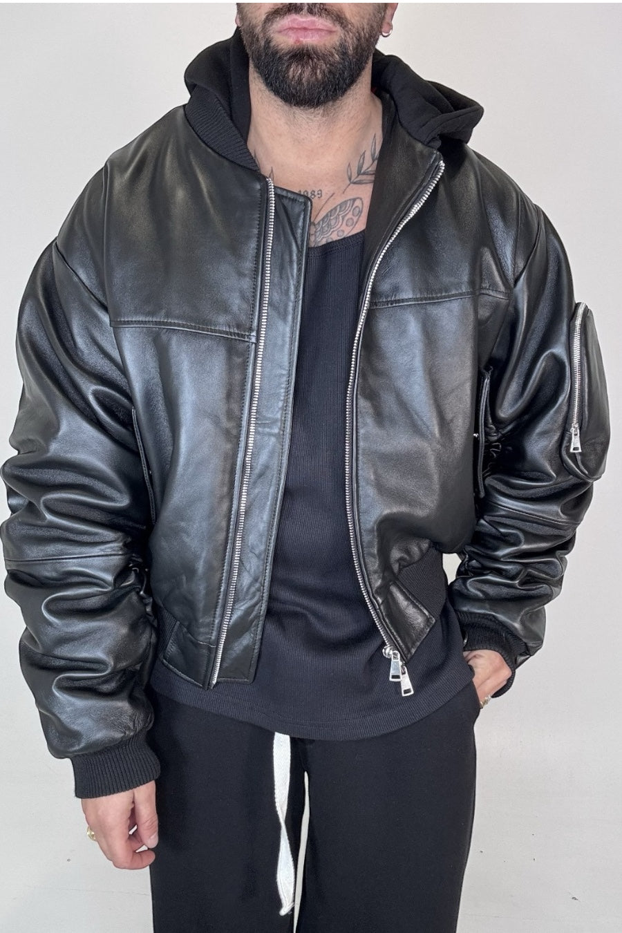 COLLLEGE ARRICCIO pelle CAPPUCCIO FELPA NERA - lab22shop