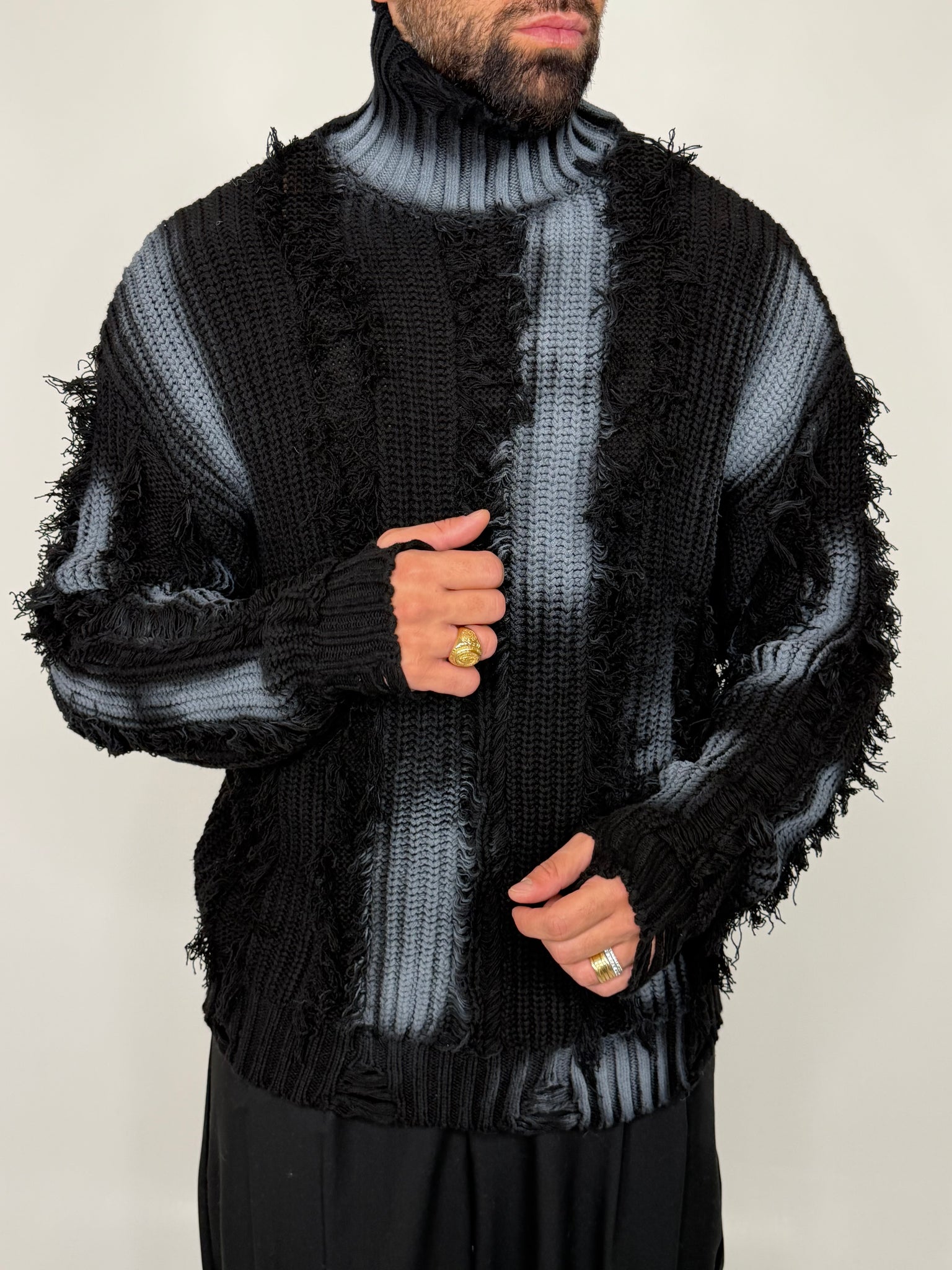 Maglione con abrasioni