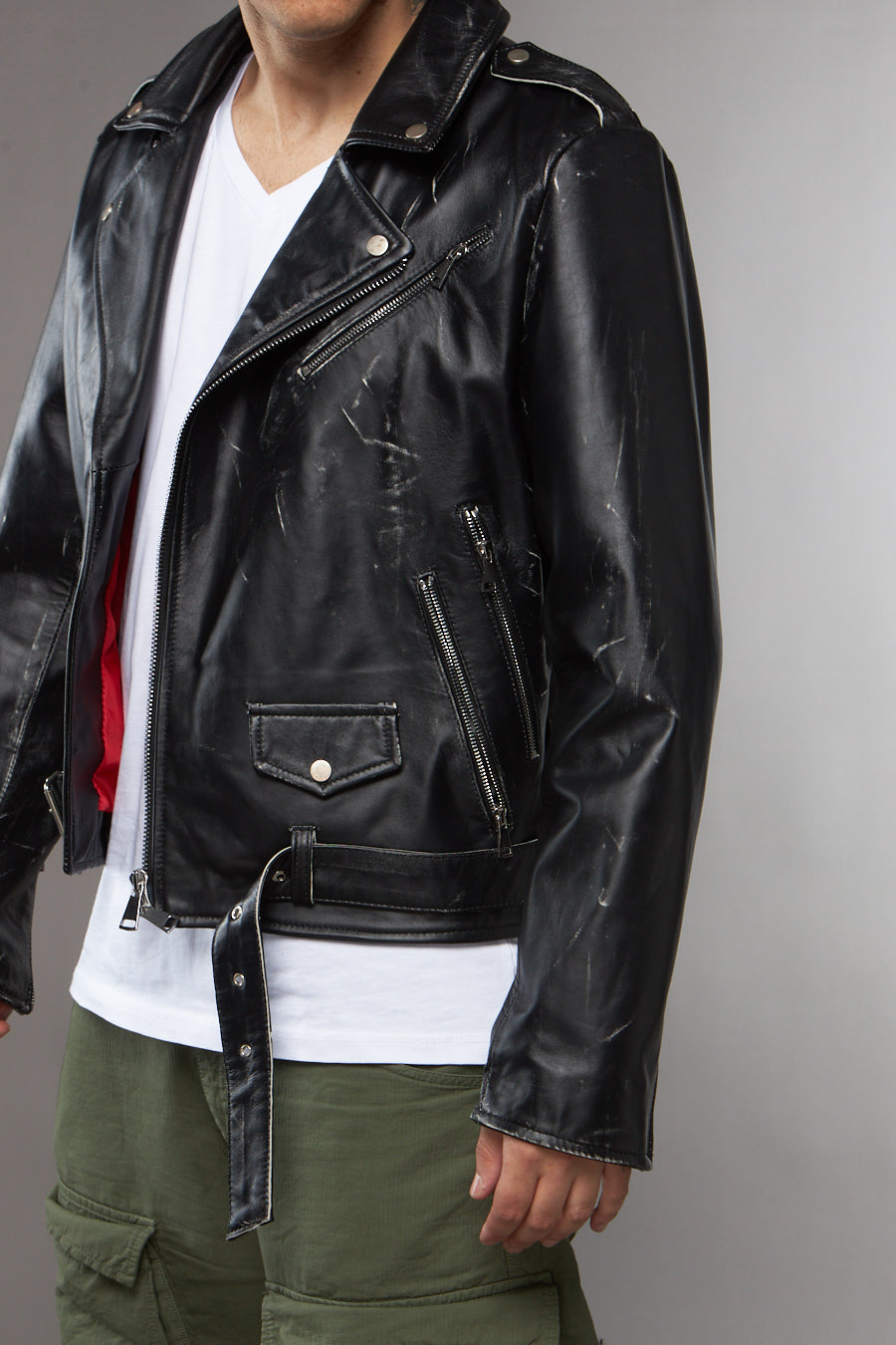 CHIODO CROPPED CON SOFFIETTO PELLE EFFETTO CONSUMATO NERO - lab22shop