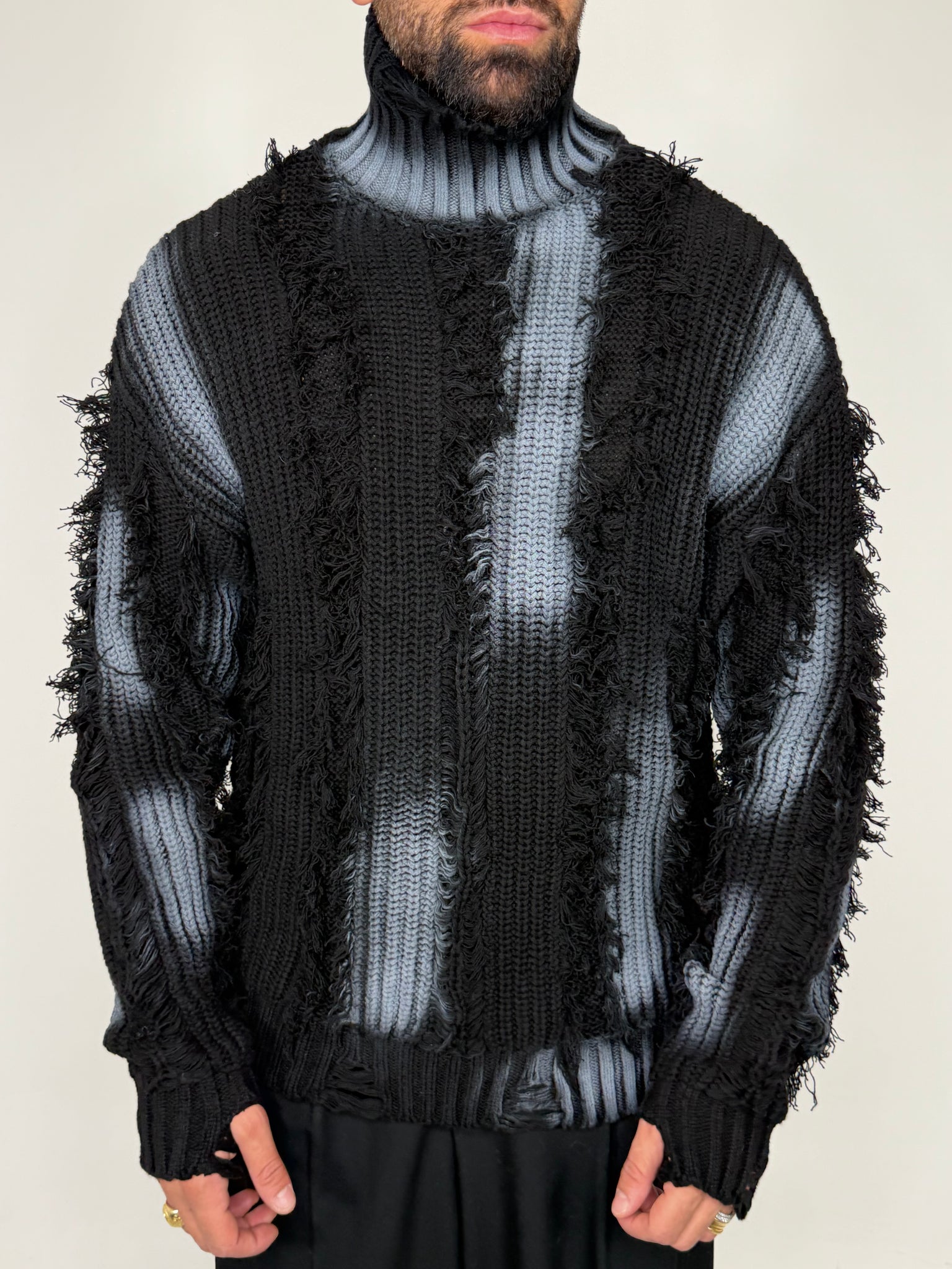 Maglione con abrasioni