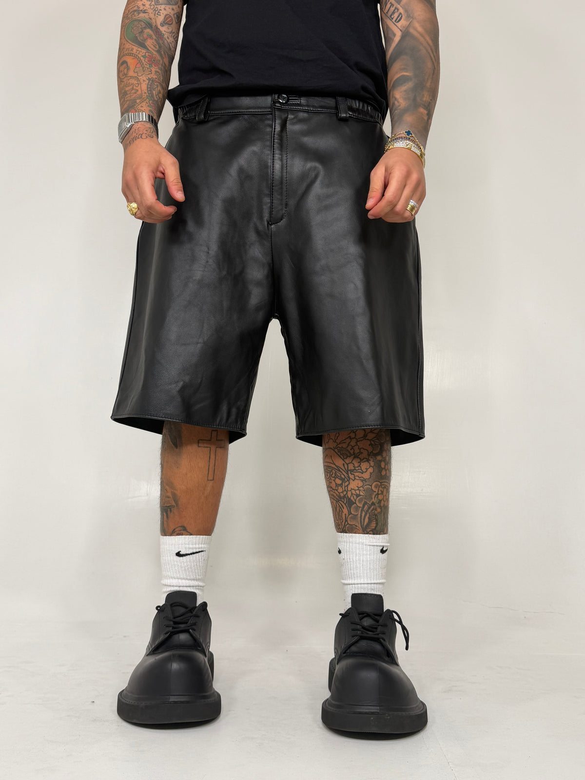 BERMUDA LEATHER BLACK