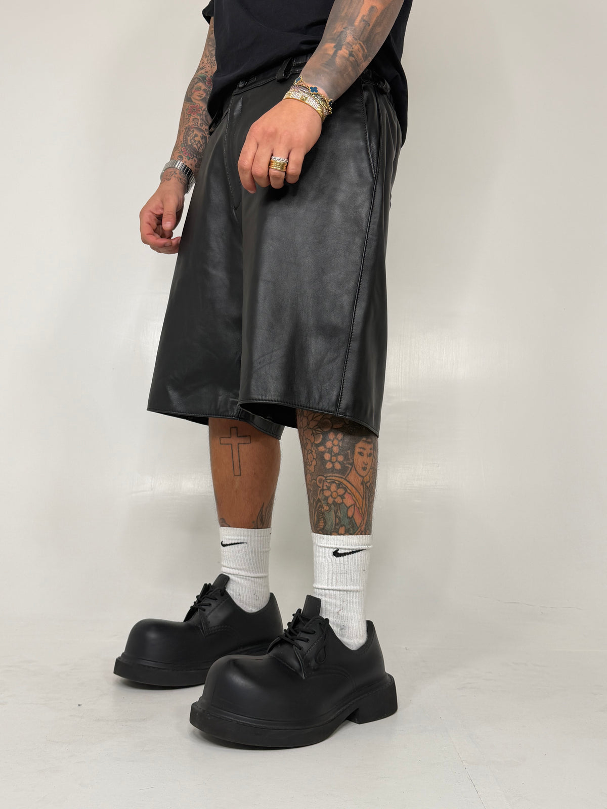 BERMUDA LEATHER BLACK