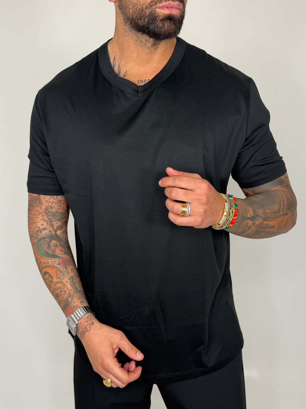 T-SHIRT SCOLLO A V IN FILO DI SCOZIA